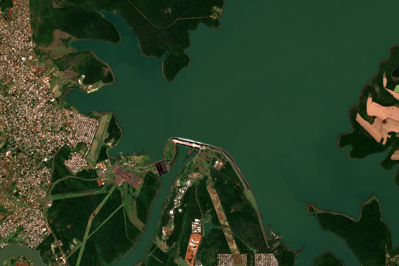 Sentinel-2 true colour image of Itaipu dam, Paraná river, Brazil / Paraguay