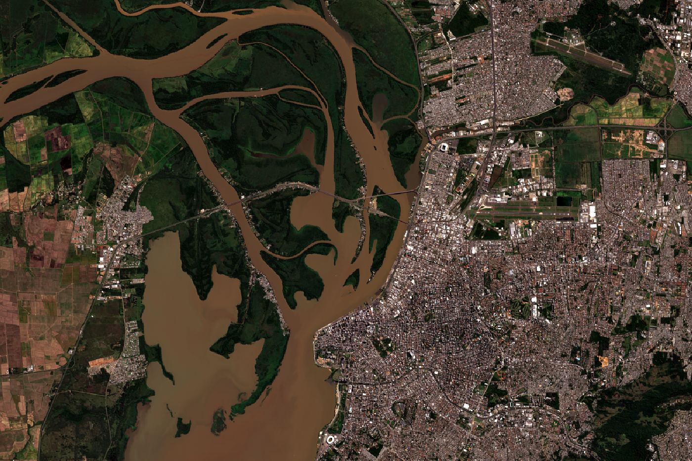 Sentinel-2 true colour image of Porto Alegre and the Guaíba, Rio Grande do Sul, Brazil